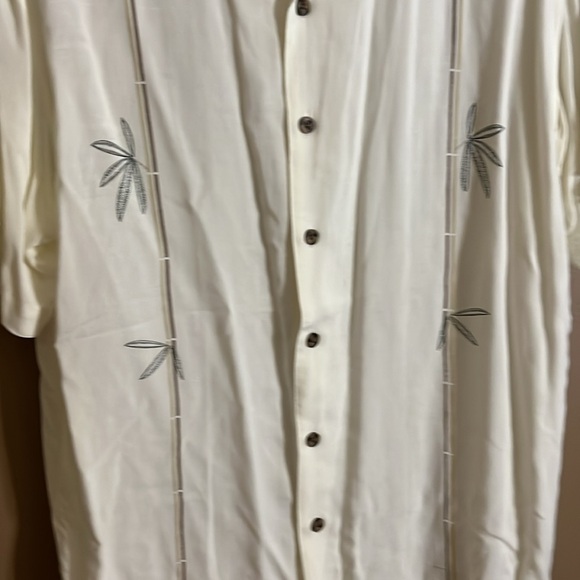 100% rayon button down vacation shirt. B6 - Picture 2 of 5